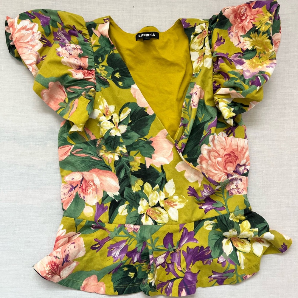 Express floral top. Size small.